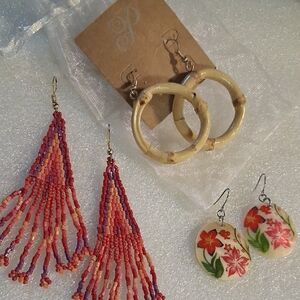 Plunder bamboo ,mother Of Pearl Multicolor Floral and Beaded Feather Earrings